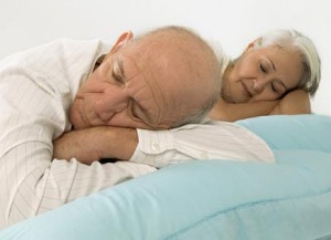 idosos-dormir-travesseiro